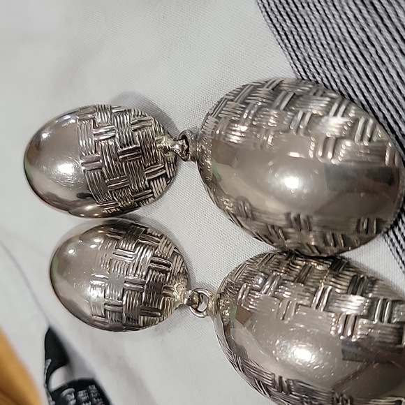 Earring - Picture 2 of 3